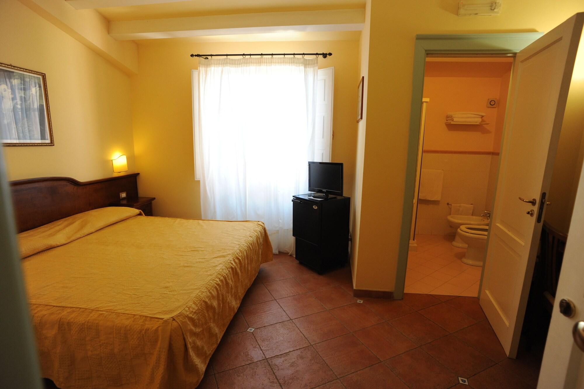 Hotel Mediterraneo Syracuse Exterior photo