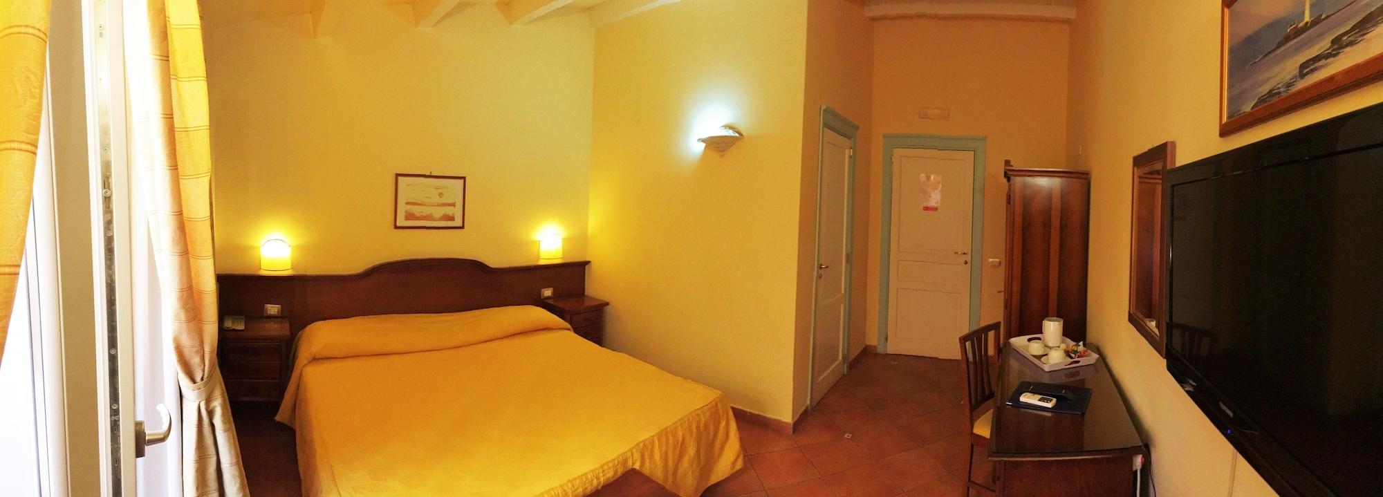 Hotel Mediterraneo Syracuse Exterior photo