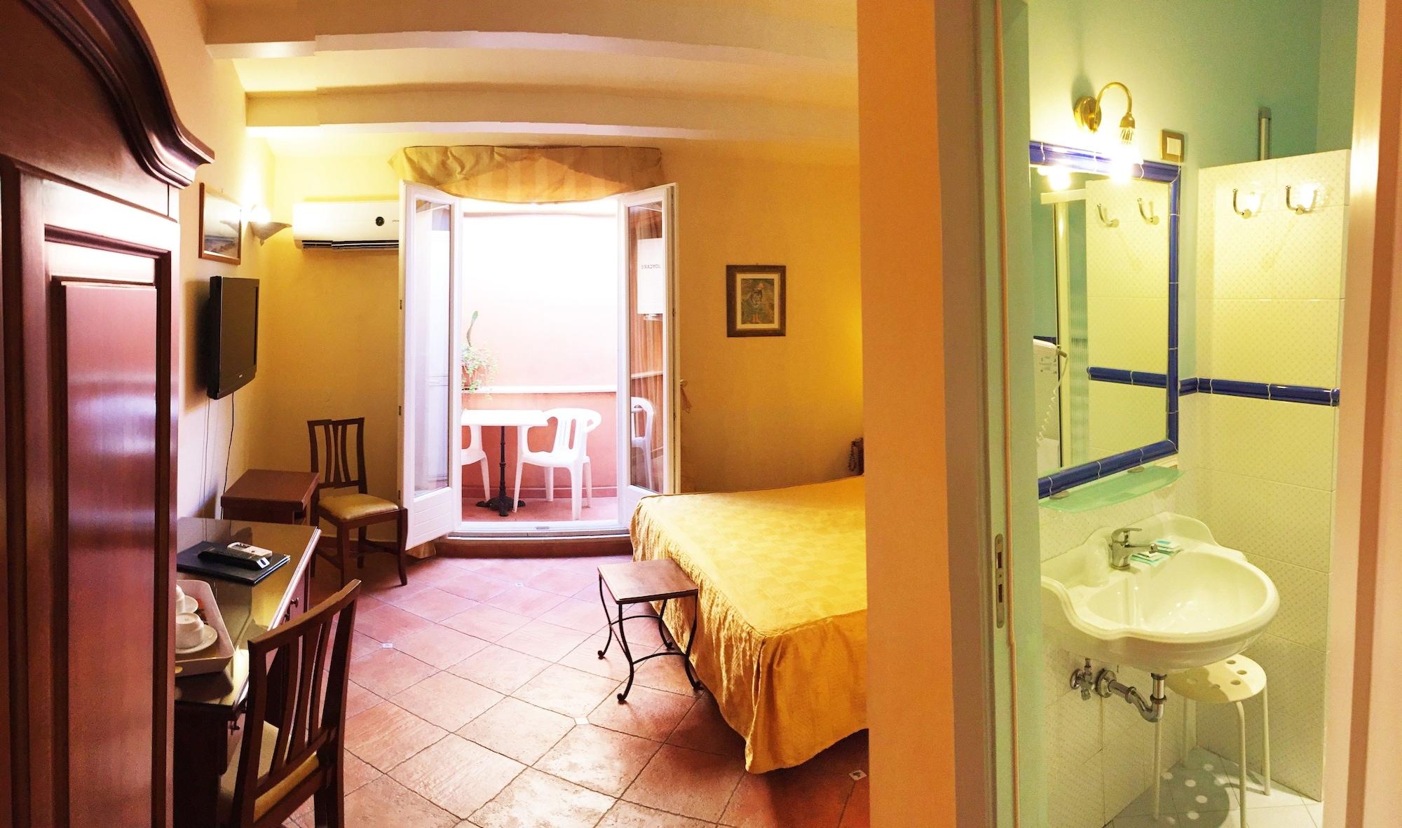 Hotel Mediterraneo Syracuse Exterior photo
