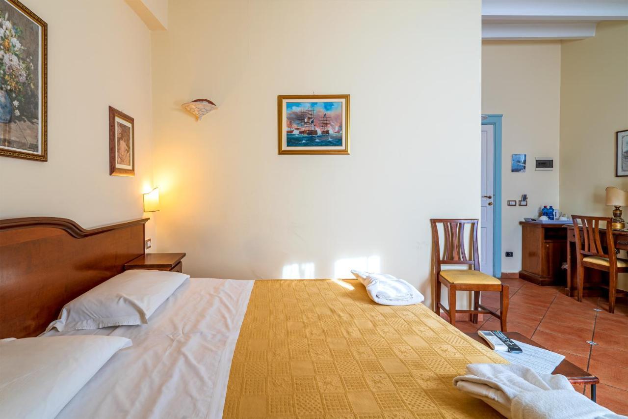 Hotel Mediterraneo Syracuse Exterior photo