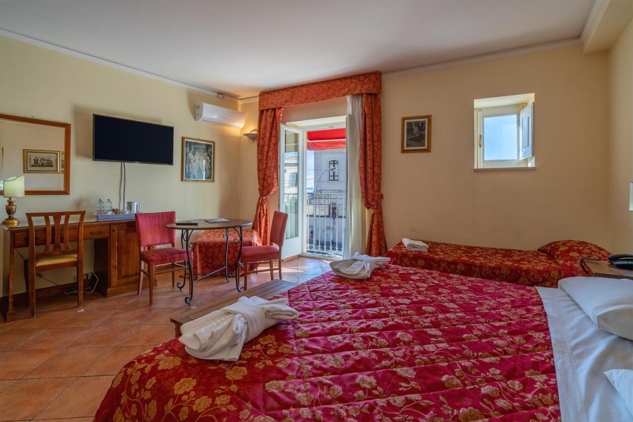 Hotel Mediterraneo Syracuse Exterior photo