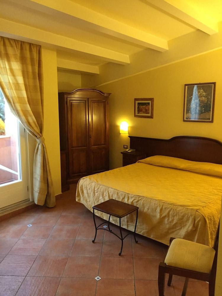 Hotel Mediterraneo Syracuse Exterior photo