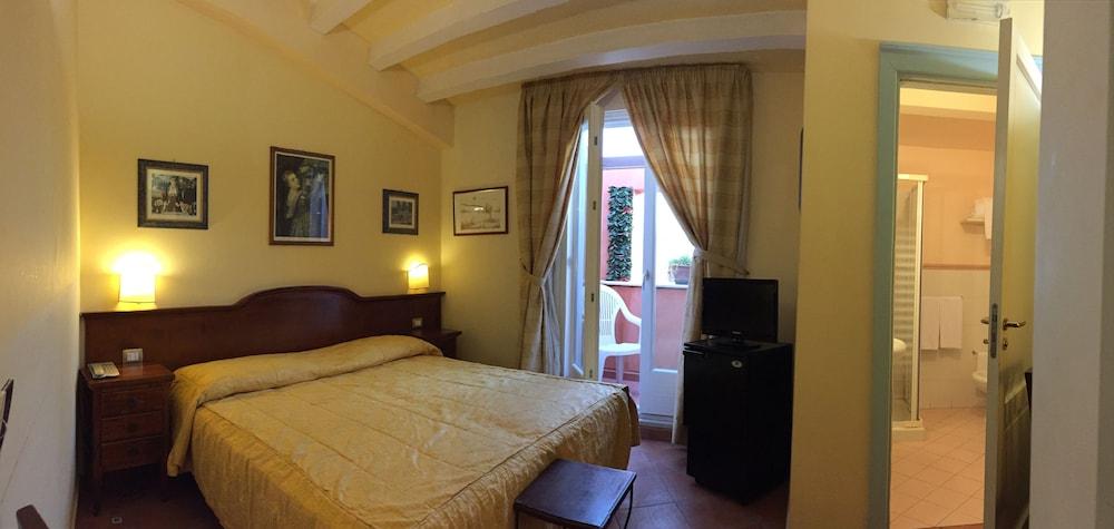 Hotel Mediterraneo Syracuse Exterior photo