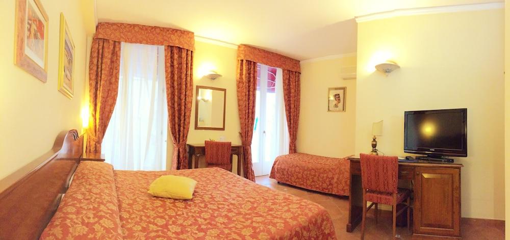 Hotel Mediterraneo Syracuse Exterior photo