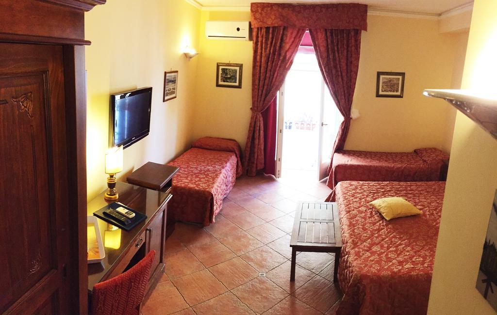 Hotel Mediterraneo Syracuse Exterior photo